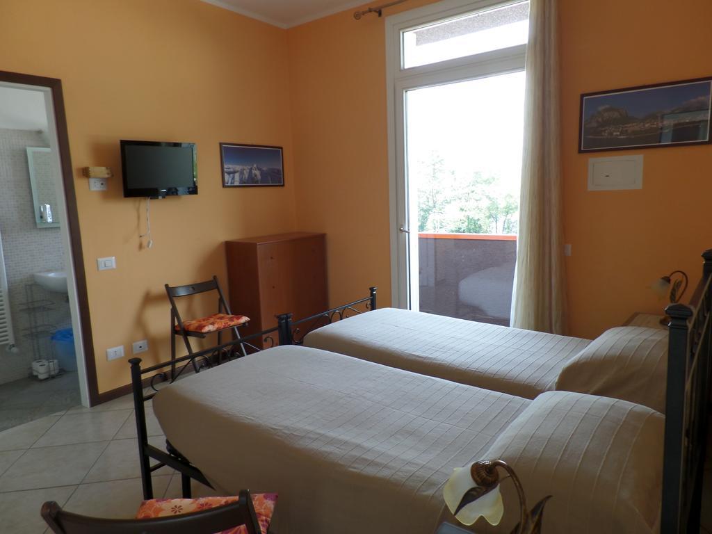 B&B Partenza Funivia Lecco Ruang foto
