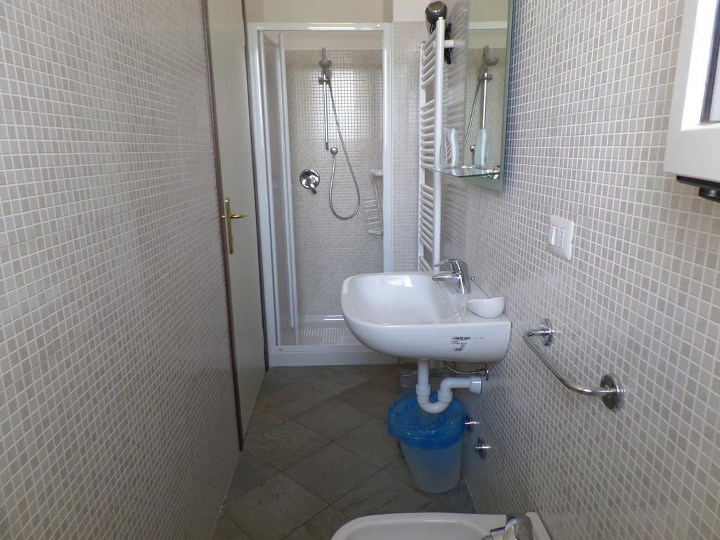 B&B Partenza Funivia Lecco Ruang foto